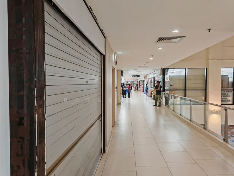 Lucky Plaza, 304 Orchard Road, 194 sqft, Food & Beverage For Rent, by Rodney Sea, 500204293 - Corridor - CommercialGuru.com.sg