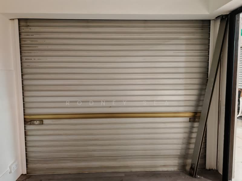 Lucky Plaza, 304 Orchard Road, 194 sqft, Food & Beverage For Rent, by Rodney Sea, 500204293 - Roller shutter - CommercialGuru.com.sg