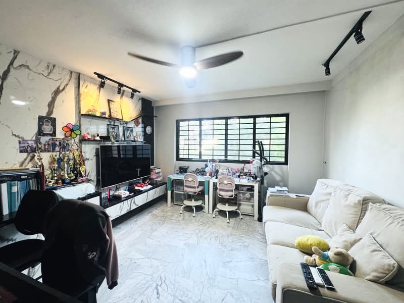 431 Jurong West Avenue 1, 431 Jurong West Avenue 1, 3 Bedrooms, 1,119 sqft, HDB Flat For Sale, by Toby Aw, 500204294 - Living Room - PropertyGuru.com.sg