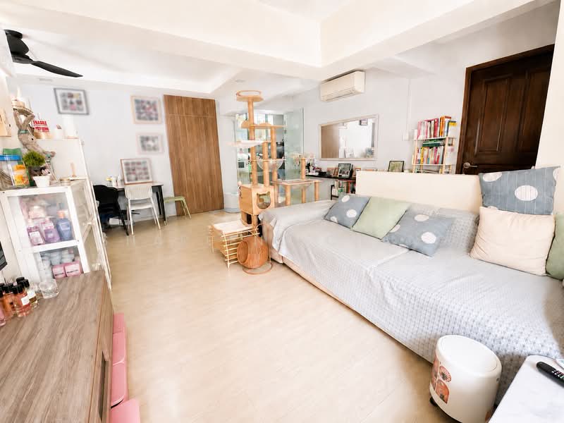 18 Jalan Tenteram, 18 Jalan Tenteram, 3 Bedrooms, 915 sqft, HDB Flat For Sale, by Sharlene Chang, 500204295 - Living Room - PropertyGuru.com.sg