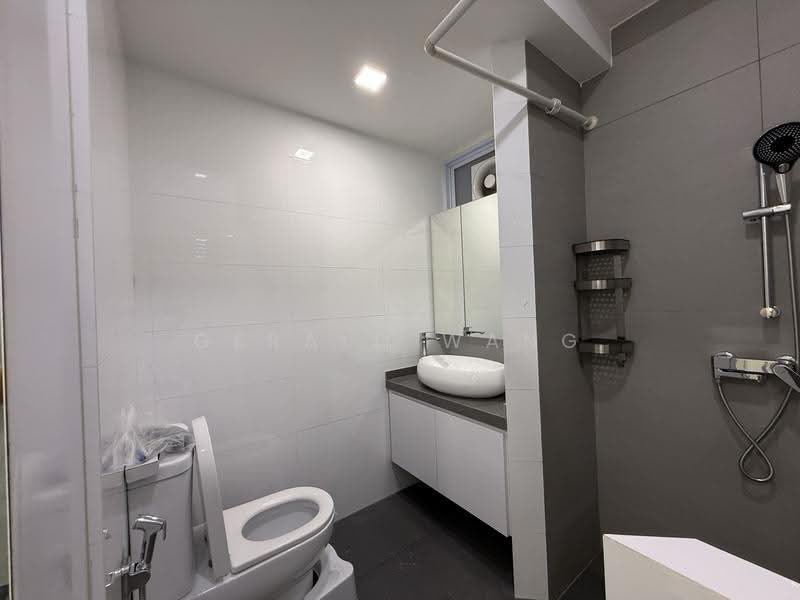 The Sunny Spring, 50 Lorong 40 Geylang, Eunos / Geylang / Paya Lebar, 3 Bedrooms, 1,237 sqft, Apartment For Rent, by Gerald Wang, 500204301 - Bathroom - PropertyGuru.com.sg