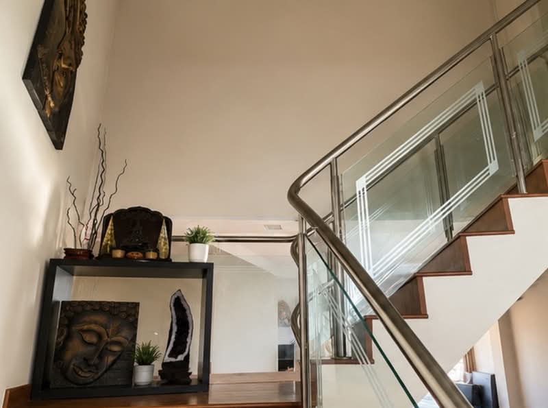 714 Jurong West Street 71, 714 Jurong West Street 71, 4 Bedrooms, 1,625 sqft, HDB Flat For Rent, by Jovan Tay, 500204310 - Staircase - PropertyGuru.com.sg