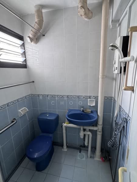 518 Bedok North Avenue 2, 518 Bedok North Avenue 2, 3 Bedrooms, 990 sqft, HDB Flat For Sale, by Rebecca Choo, 500204312 - Bathroom - PropertyGuru.com.sg