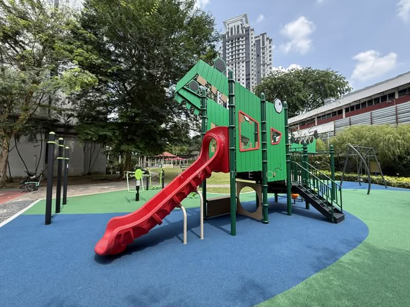Regent Heights, 56 Bukit Batok East Avenue 5, 3 Bedrooms, 1,163 sqft, Condominium For Sale, by Ricky Teo, 500204324 - Exterior - PropertyGuru.com.sg