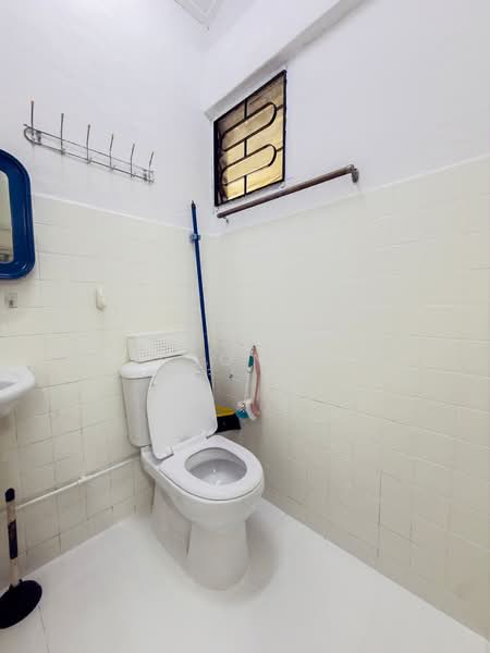 721 Clementi West Street 2, 721 Clementi West Street 2, Room Rental, 150 sqft, HDB Flat For Rent, by Clauson Seah, 500204357 - Bathroom - PropertyGuru.com.sg