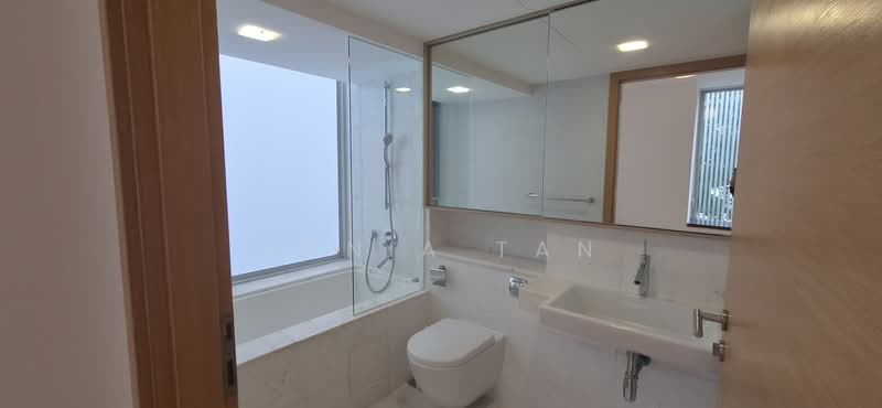 Wilkie Studio, 86 Wilkie Road, 3 Bedrooms, 1,044 sqft, Condominium For Rent, by Sonia Tan, 500204363 - Master Bathroom - PropertyGuru.com.sg