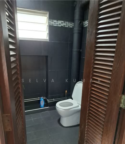 350 Tampines Street 33, 350 Tampines Street 33, 3 Bedrooms, 1,378 sqft, HDB Flat For Sale, by Selva Kumar, 500204368 - Bathroom - PropertyGuru.com.sg