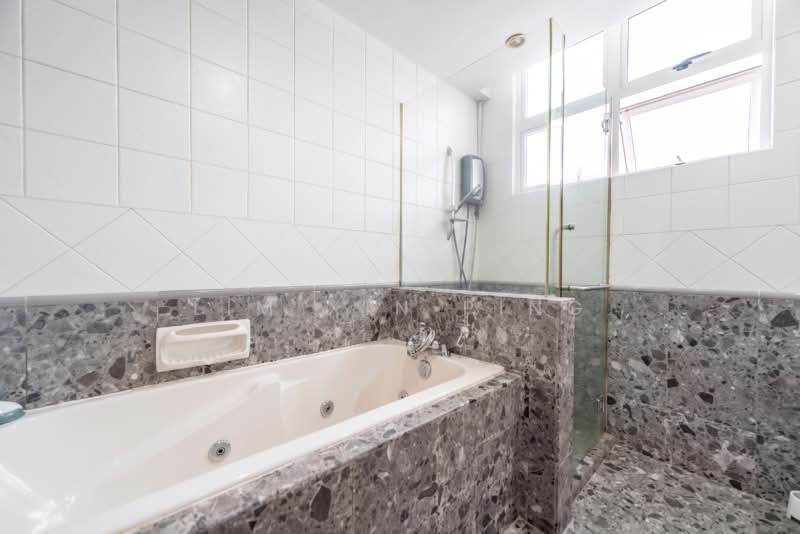 Woodgrove Condo, 2 Woodgrove Drive, 3 Bedrooms, 1,518 sqft, Condominium For Sale, by Lim Xin Ping, 500204375 - Master Bath - PropertyGuru.com.sg