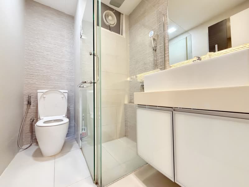 Seletar Springs Condominium, 108 Gerald Drive, 3 Bedrooms, 1,335 sqft, Condominium For Sale, by Clarence Hee 许振雄, 500204389 - Bathroom - PropertyGuru.com.sg