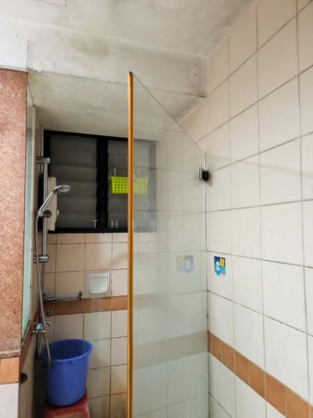 Woodsvale, 1 Woodlands Drive 72, 3 Bedrooms, 1,432 sqft, Condominium For Rent, by Theresa Nguyen, 500204390 - Bathroom - PropertyGuru.com.sg