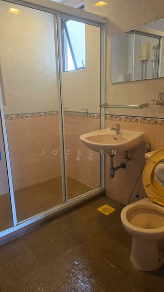 Grande Vista, 2 Cactus Drive, 3 Bedrooms, 1,367 sqft, Condominium For Rent, by Jocelyn Tan, 500204450 - Bathroom - PropertyGuru.com.sg