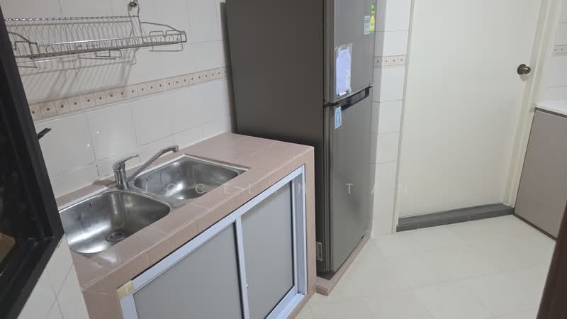 Grande Vista, 2 Cactus Drive, 3 Bedrooms, 1,367 sqft, Condominium For Rent, by Jocelyn Tan, 500204450 - Kitchen - PropertyGuru.com.sg