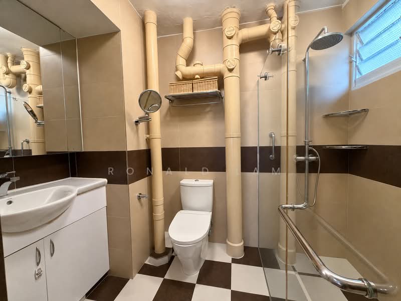 14 Dover Close East, 14 Dover Close East, 3 Bedrooms, 1,259 sqft, HDB Flat For Sale, by Ronald Lam, 500204478 - Bathroom - PropertyGuru.com.sg