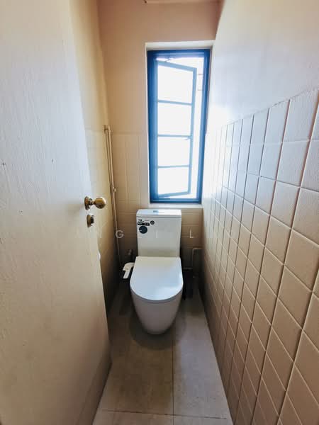 57 Eng Hoon Street, 57 Eng Hoon Street, 2 Bedrooms, 958 sqft, HDB Flat For Rent, by Angel Luo, 500204489 - Toilet - PropertyGuru.com.sg