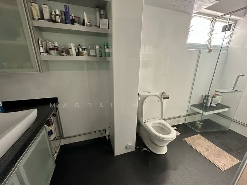 119 Bishan Street 12, 119 Bishan Street 12, 3 Bedrooms, 1,625 sqft, HDB Flat For Sale, by Magdalene Sim, 500204494 - Master attached Bathroom - PropertyGuru.com.sg