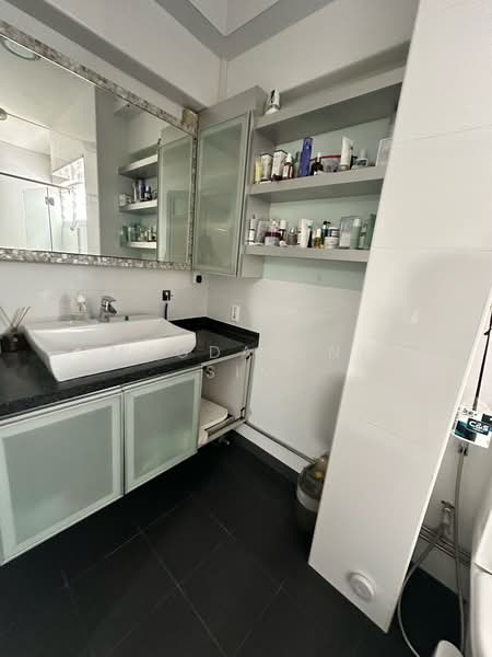 119 Bishan Street 12, 119 Bishan Street 12, 3 Bedrooms, 1,625 sqft, HDB Flat For Sale, by Magdalene Sim, 500204494 - Master attached Bathroom - PropertyGuru.com.sg