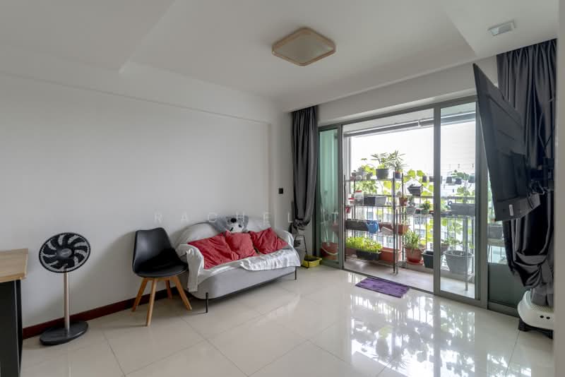 678B Punggol Drive, 678B Punggol Drive, 3 Bedrooms, 1,001 sqft, HDB Flat For Sale, by Rachel Tan, 500204503 - Living Room - PropertyGuru.com.sg