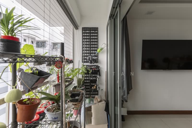 678B Punggol Drive, 678B Punggol Drive, 3 Bedrooms, 1,001 sqft, HDB Flat For Sale, by Rachel Tan, 500204503 - Balcony - PropertyGuru.com.sg