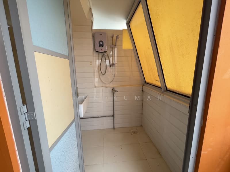 Eastwood Centre, 20 Eastwood Road, 5 Bedrooms, 2,995 sqft, Apartment For Sale, by Arun Kumar, 500204510 - Bathroom - PropertyGuru.com.sg