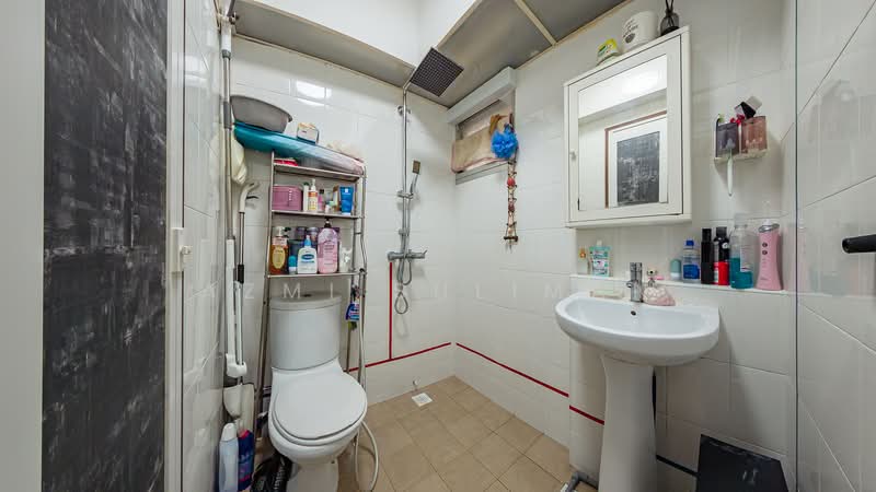 70A Telok Blangah Heights, 70A Telok Blangah Heights, 2 Bedrooms, 731 sqft, HDB Flat For Sale, by Azmi Suliman, 500204516 - Bathroom - PropertyGuru.com.sg