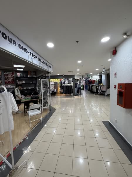Queensway Shopping Centre, 1 Queensway, 140 sqft, Mall Shop For Sale, by Ashley Ng (黄添华), 500204523 - Corridor - CommercialGuru.com.sg