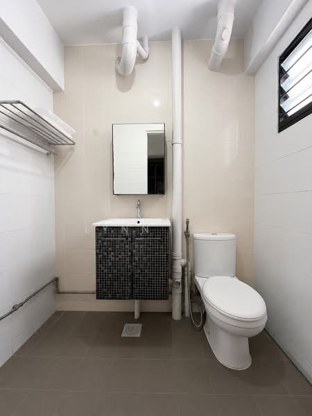 845 Woodlands Street 82, 845 Woodlands Street 82, 3 Bedrooms, 904 sqft, HDB Flat For Sale, by Lynn Lim, 500204525 - Bathroom - PropertyGuru.com.sg