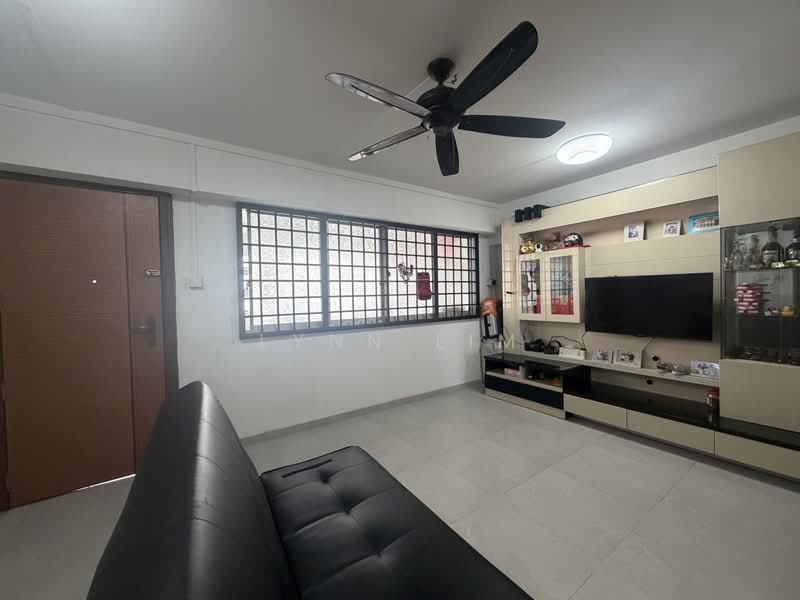 845 Woodlands Street 82, 845 Woodlands Street 82, 3 Bedrooms, 904 sqft, HDB Flat For Sale, by Lynn Lim, 500204525 - Living Room - PropertyGuru.com.sg