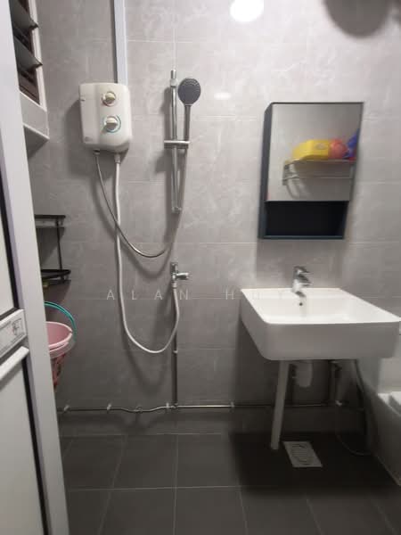 401 Choa Chu Kang Avenue 3, 401 Choa Chu Kang Avenue 3, Room Rental, 200 sqft, HDB Flat For Rent, by Alan Huy, 500204534 - Bathroom - PropertyGuru.com.sg