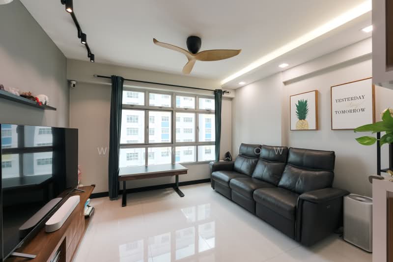 561A Jurong West Street 42, 561A Jurong West Street 42, 3 Bedrooms, 1,001 sqft, HDB Flat For Sale, by Willmen Low, 500204537 - Living Room - PropertyGuru.com.sg
