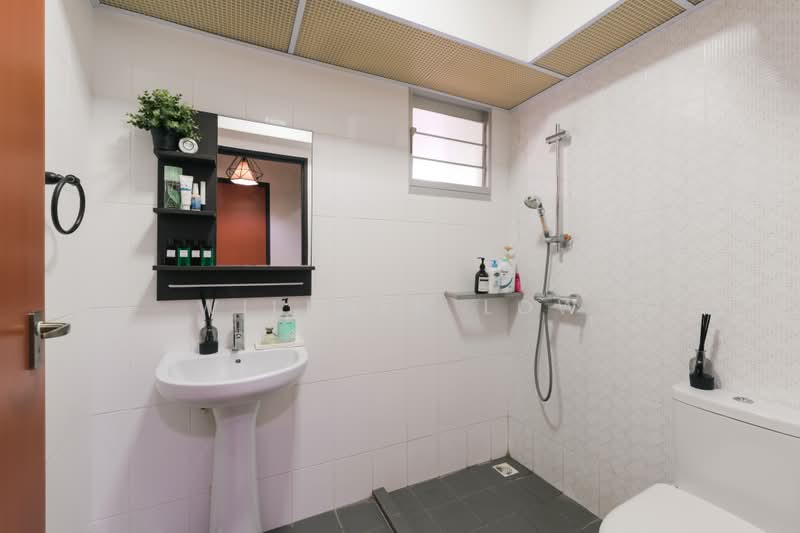 561A Jurong West Street 42, 561A Jurong West Street 42, 3 Bedrooms, 1,001 sqft, HDB Flat For Sale, by Willmen Low, 500204537 - Bathroom - PropertyGuru.com.sg