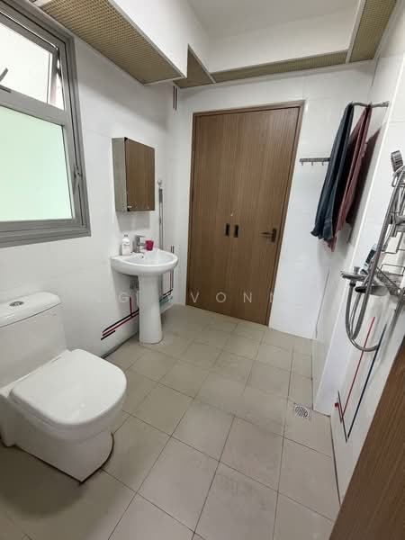 438C Bukit Batok West Avenue 8, 438C Bukit Batok West Avenue 8, 1 Bedroom, 506 sqft, HDB Flat For Sale, by Ng Yvonne, 500204545 - Bathroom - PropertyGuru.com.sg