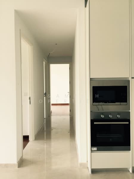 Kingsford Hillview Peak, 103 Hillview Rise, 3 Bedrooms, 1,033 sqft, Condominium For Rent, by MEIQI, 500204547 - Corridor - PropertyGuru.com.sg