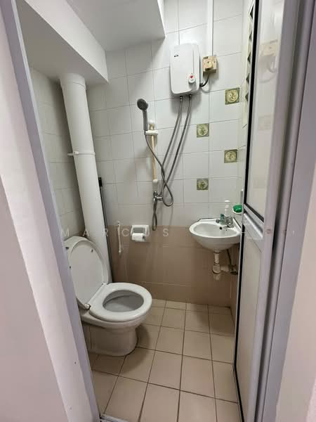 Evergreen Park, 35 Hougang Avenue 7, 3 Bedrooms, 1,248 sqft, Condominium For Rent, by Marcus Goh, 500204550 - Bathroom - PropertyGuru.com.sg