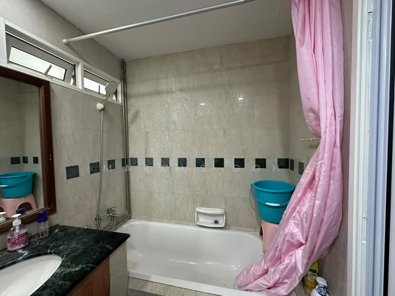 Evergreen Park, 35 Hougang Avenue 7, 3 Bedrooms, 1,248 sqft, Condominium For Rent, by Marcus Goh, 500204550 - Bathroom - PropertyGuru.com.sg