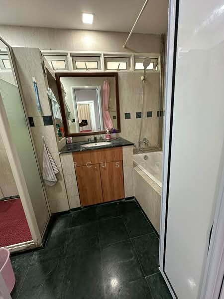 Evergreen Park, 35 Hougang Avenue 7, 3 Bedrooms, 1,248 sqft, Condominium For Rent, by Marcus Goh, 500204550 - Bathroom - PropertyGuru.com.sg
