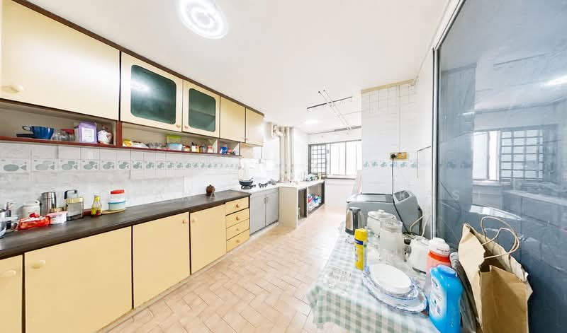 209 Yishun Street 21, 209 Yishun Street 21, 3 Bedrooms, 1,302 sqft, HDB Flat For Sale, by Mohana Vel T Kasi, 500204553 - Kitchen - PropertyGuru.com.sg