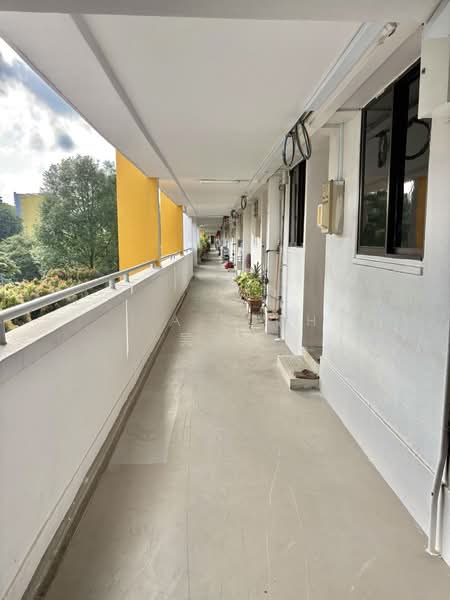 180 Ang Mo Kio Avenue 5, 180 Ang Mo Kio Avenue 5, 2 Bedrooms, 732 sqft, HDB Flat For Sale, by J.A. Goh 吴永益, 500204554 - Corridor - PropertyGuru.com.sg