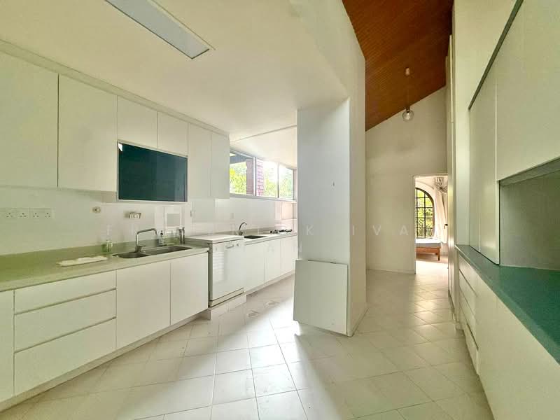 Spacious detached house for rent along Cashew Road, , 4 Bedrooms, 4,000 sqft, Detached House For Rent, by Frederick Ivan Tan, 500204556 - Kitchen - PropertyGuru.com.sg