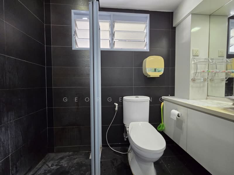 892 Tampines Avenue 8, 892 Tampines Avenue 8, 4 Bedrooms, 1,528 sqft, HDB Flat For Rent, by George Eng, 500204567 - Bathroom - PropertyGuru.com.sg