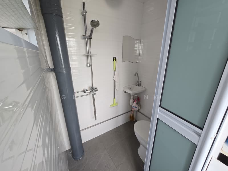 892 Tampines Avenue 8, 892 Tampines Avenue 8, 4 Bedrooms, 1,528 sqft, HDB Flat For Rent, by George Eng, 500204567 - Bathroom - PropertyGuru.com.sg