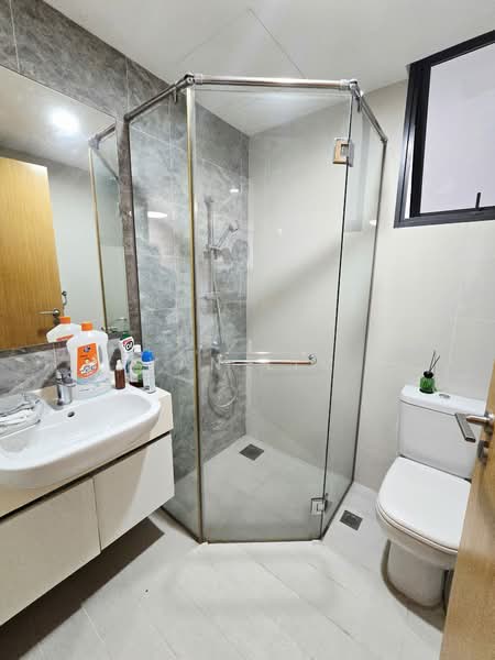 La Fiesta, 62 Sengkang Square, 2 Bedrooms, 753 sqft, Condominium For Rent, by Yan Lim, 500204569 - Bathroom - PropertyGuru.com.sg