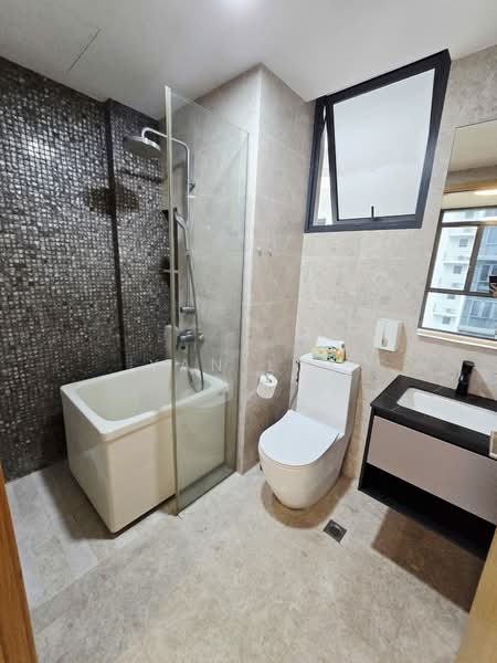 La Fiesta, 62 Sengkang Square, 2 Bedrooms, 753 sqft, Condominium For Rent, by Yan Lim, 500204569 - Bathroom - PropertyGuru.com.sg