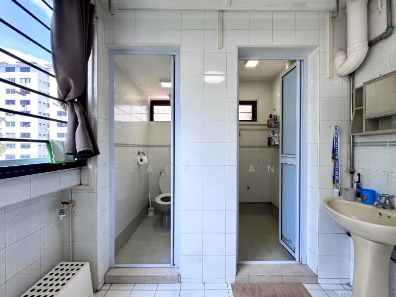 166 Stirling Road, 166 Stirling Road, 2 Bedrooms, 700 sqft, HDB Flat For Rent, by Clara Lian, 500204576 - Bathroom - PropertyGuru.com.sg