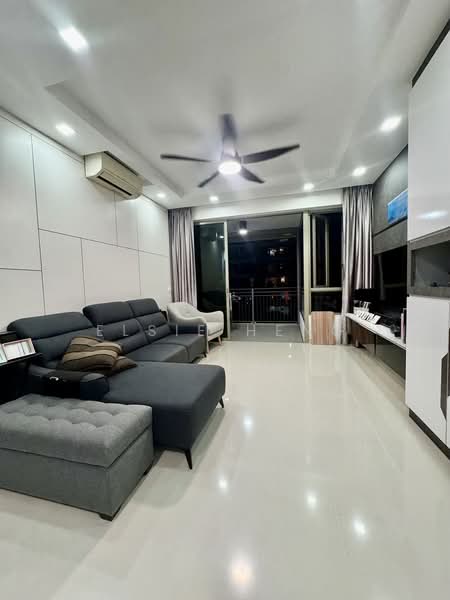 Casa Merah, 72 Tanah Merah Kechil Avenue, 3 Bedrooms, 1,227 sqft, Condominium For Sale, by Elsie Heng, 500204599 - Living Room - PropertyGuru.com.sg
