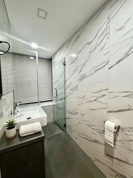 Casa Merah, 72 Tanah Merah Kechil Avenue, 3 Bedrooms, 1,227 sqft, Condominium For Sale, by Elsie Heng, 500204599 - Master attached Bathroom - PropertyGuru.com.sg