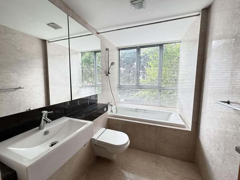 Dakota Residences, 40 Dakota Crescent, 3 Bedrooms, 1,292 sqft, Condominium For Rent, by Felicia Quek, 500204602 - Master Bathroom - PropertyGuru.com.sg
