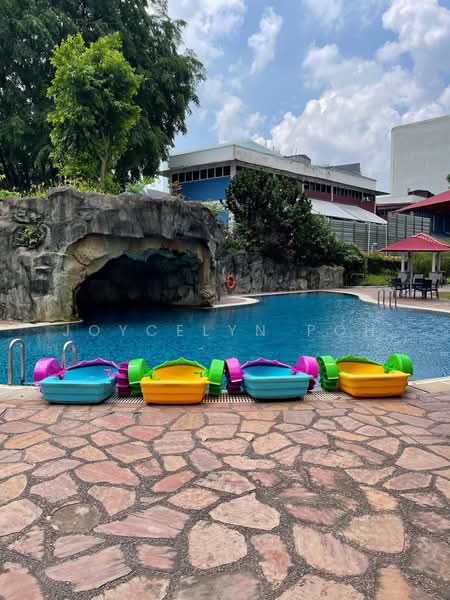 Regent Heights, 56 Bukit Batok East Avenue 5, Dairy Farm / Bukit Panjang / Choa Chu Kang, 2 Bedrooms, 1,023 sqft, Condominium For Sale, by Joycelyn Poh, 500204608 - Pool - PropertyGuru.com.sg