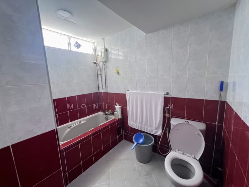 City Plaza, 810 Geylang Road, 5 Bedrooms, 1,615 sqft, Apartment For Rent, by Monica Lim, 500204614 - Bathroom - PropertyGuru.com.sg