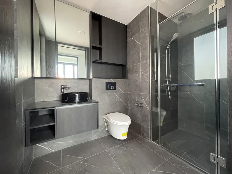 LIV @ MB, 114B Arthur Road, 2 Bedrooms, 710 sqft, Condominium For Sale, by Javier Tay, 500204616 - Bathroom - PropertyGuru.com.sg