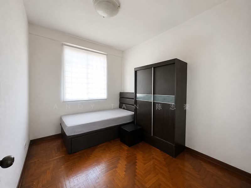Loyang Villas, 99 Loyang Rise, 5 Bedrooms, 3,200 sqft, Terraced House For Sale, by Andy Tan 陈志豪, 500204627 - Bedroom - PropertyGuru.com.sg